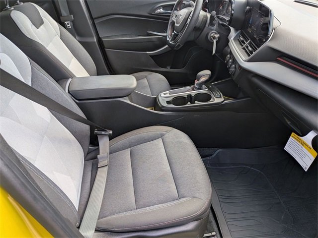 Used 2024 Chevrolet Trax RS w/ Sunroof Package image 30