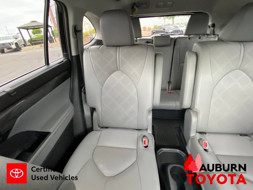 Certified 2024 Toyota Highlander Platinum AWD/4WD image 26