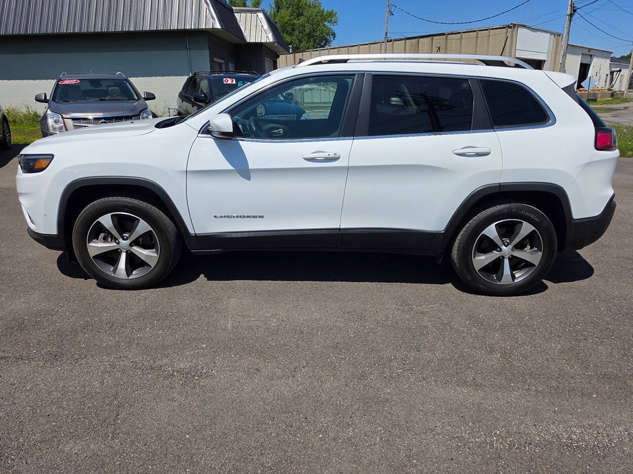Used 2021 Jeep Cherokee Limited AWD/4WD image 2