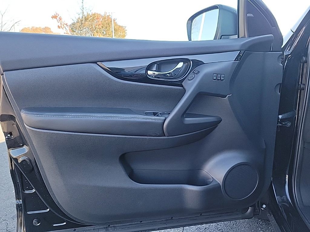 Used 2022 Nissan Rogue Sport SV w/ Technology Package image 25