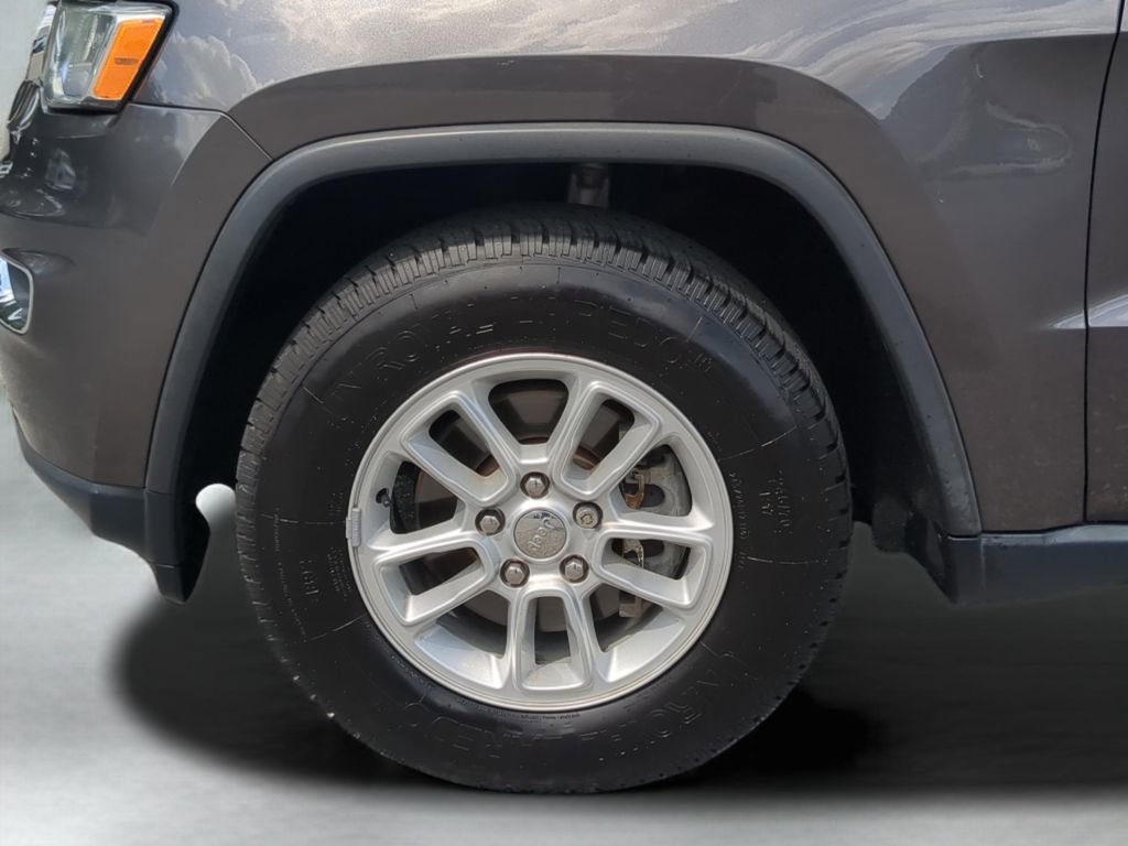 Used 2019 Jeep Grand Cherokee Laredo RWD image 27