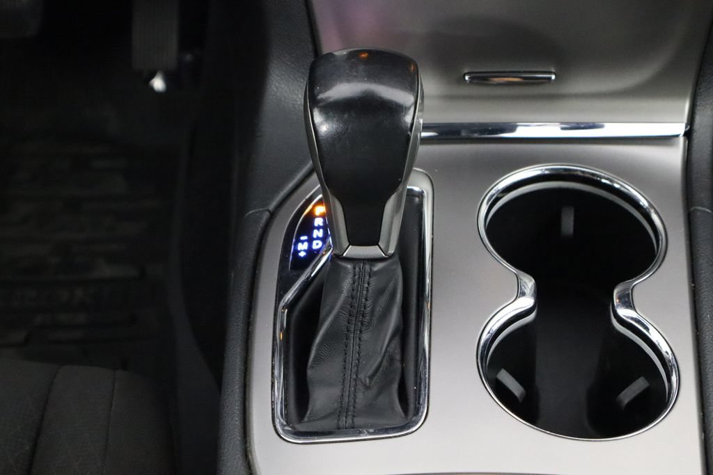 Used 2020 Jeep Grand Cherokee Laredo AWD/4WD image 27