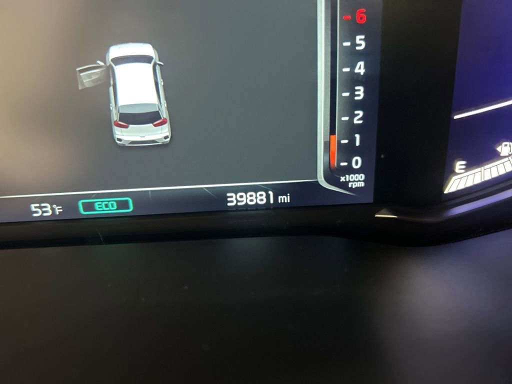 Used 2021 Kia Niro Touring w/ Paint Protection Package image 16