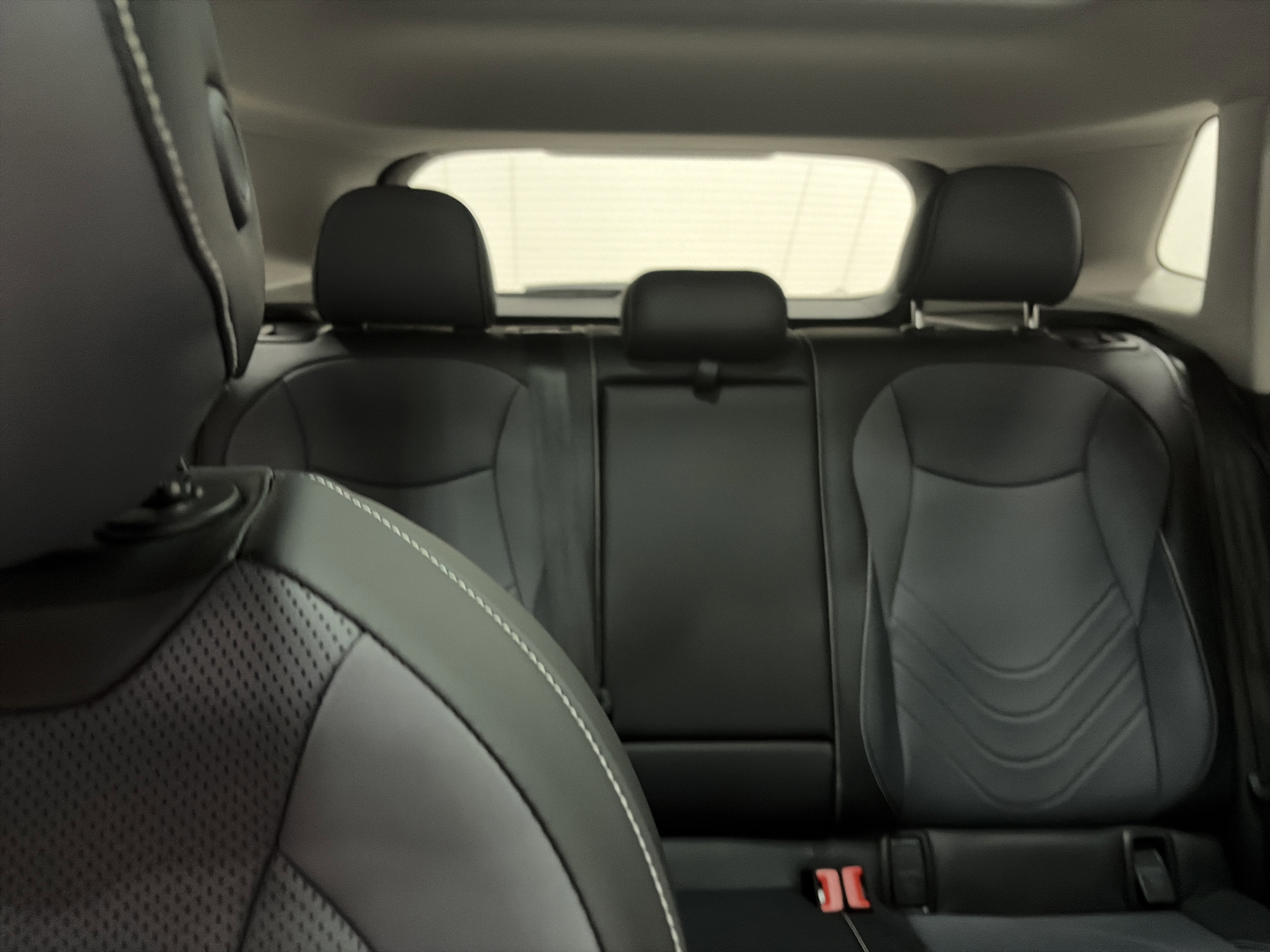 Certified 2025 Volkswagen Tiguan SE image 35