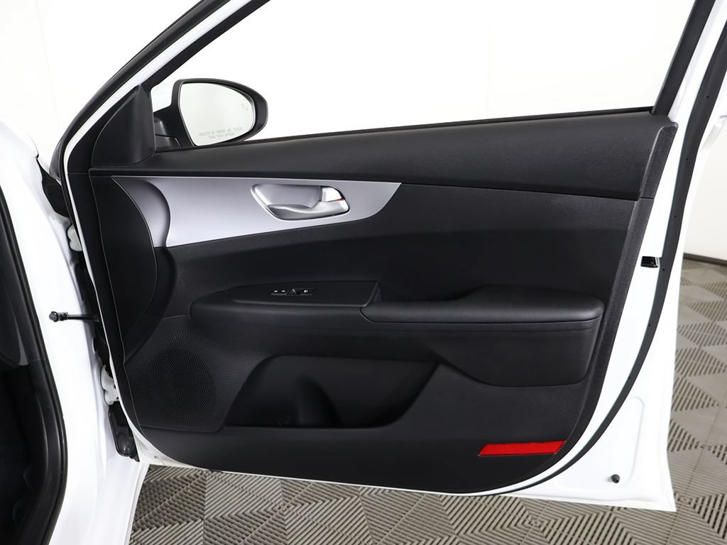 Used 2022 Kia Forte LXS w/ LXS Technology Package FWD image 22