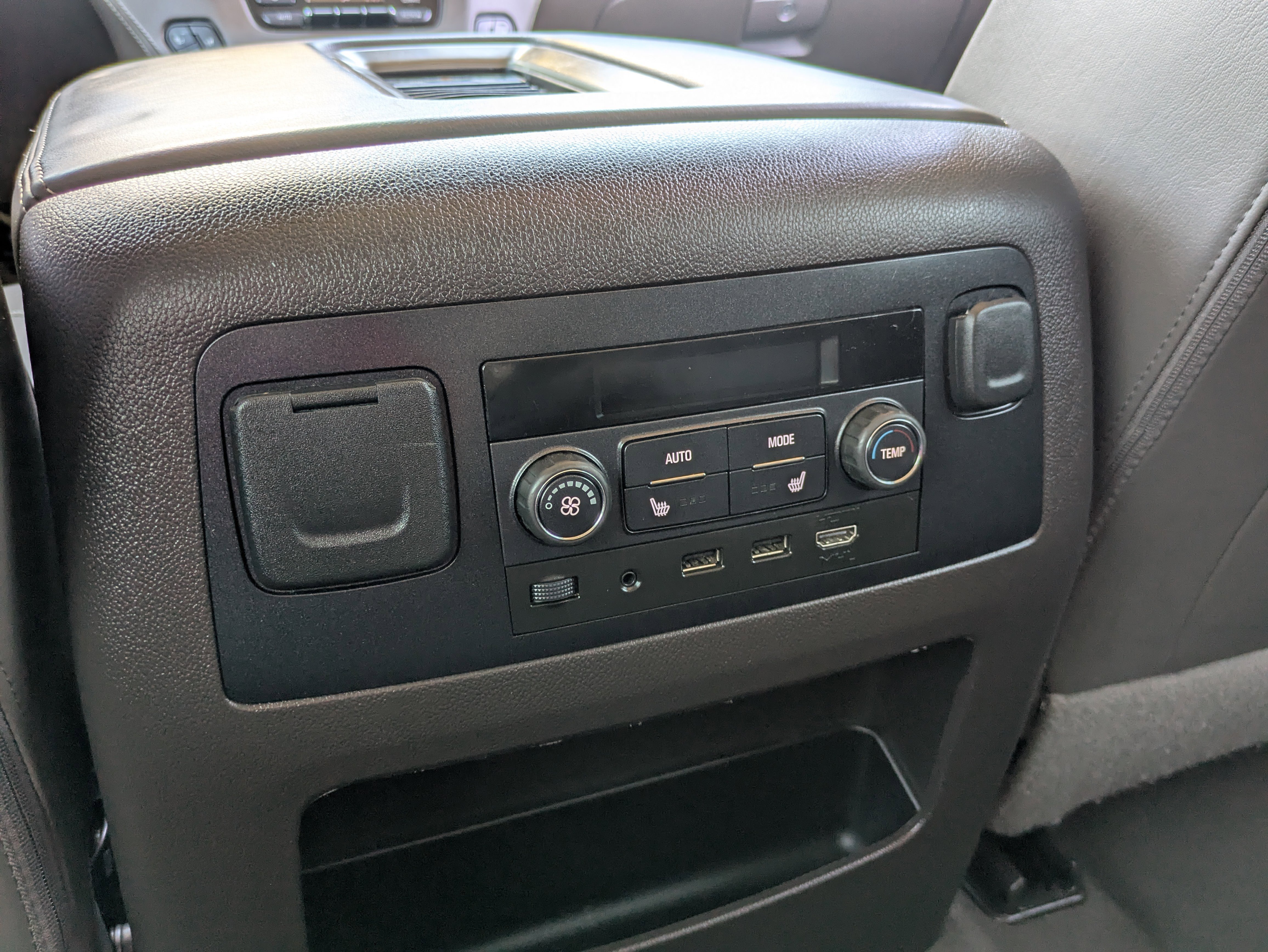 Used 2020 GMC Yukon XL Denali w/ Open Road Package image 18