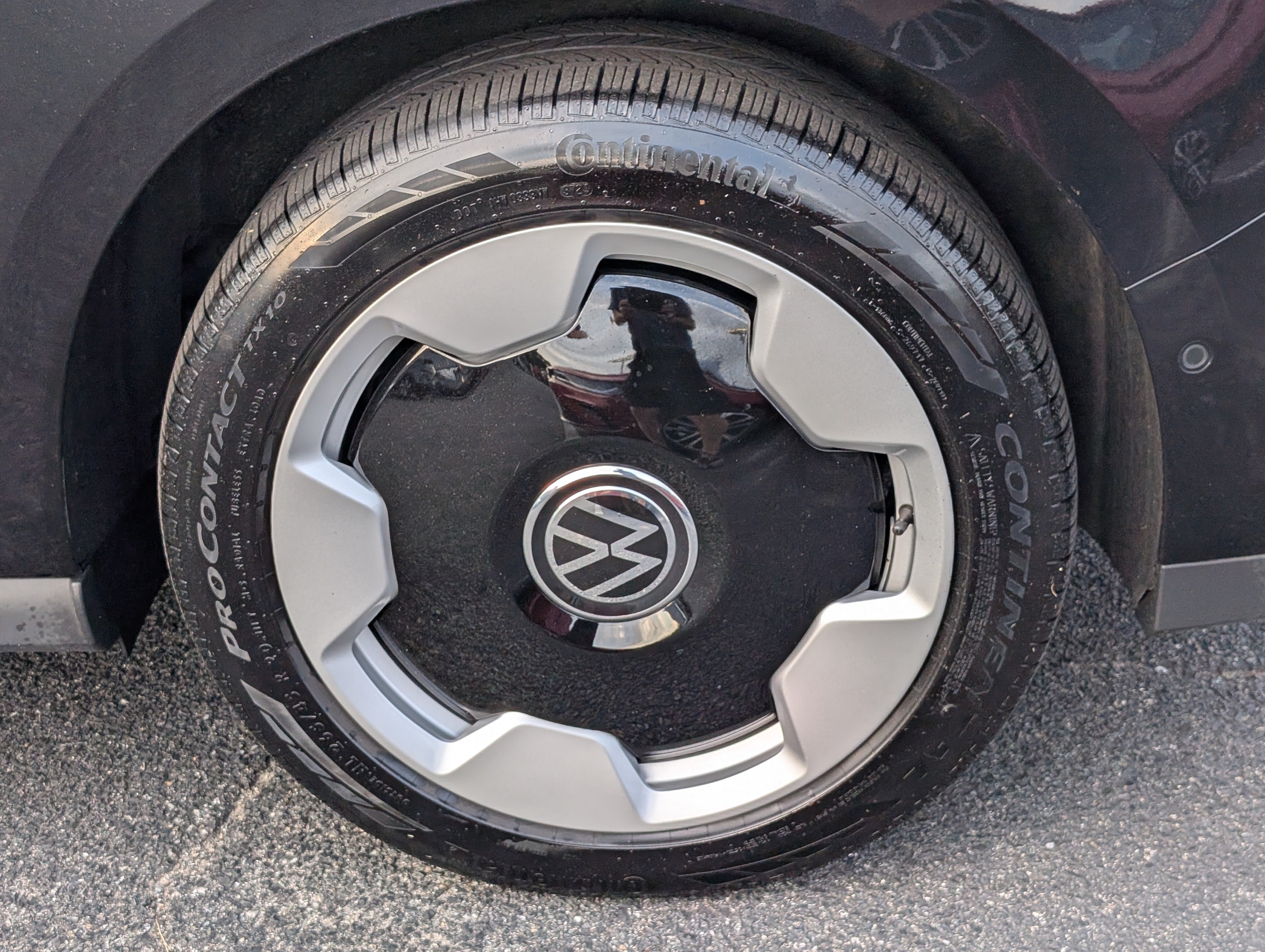 Used 2025 Volkswagen ID. Buzz Pro S Plus RWD image 9