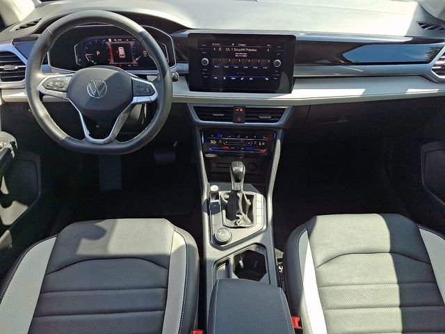 Certified 2025 Volkswagen Taos SEL AWD/4WD image 15