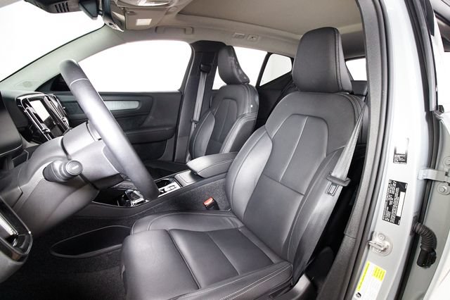 Certified 2026 Volvo XC40 B5 Plus AWD/4WD image 18