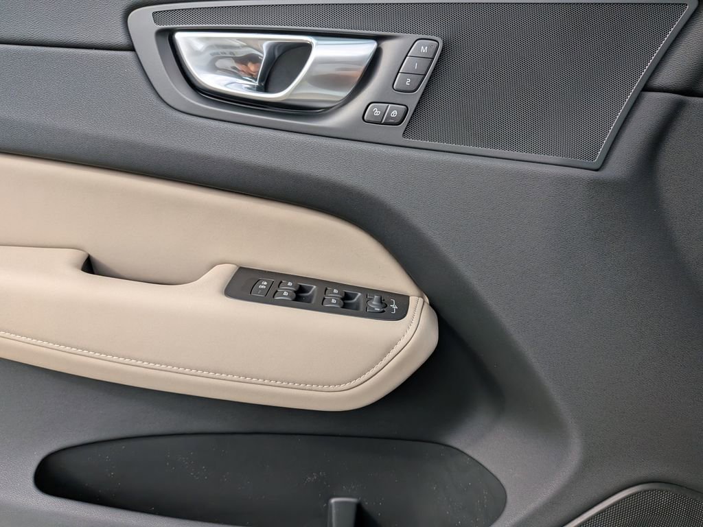 New 2026 Volvo XC60 T8 Core w/ Protection Package Premier image 30