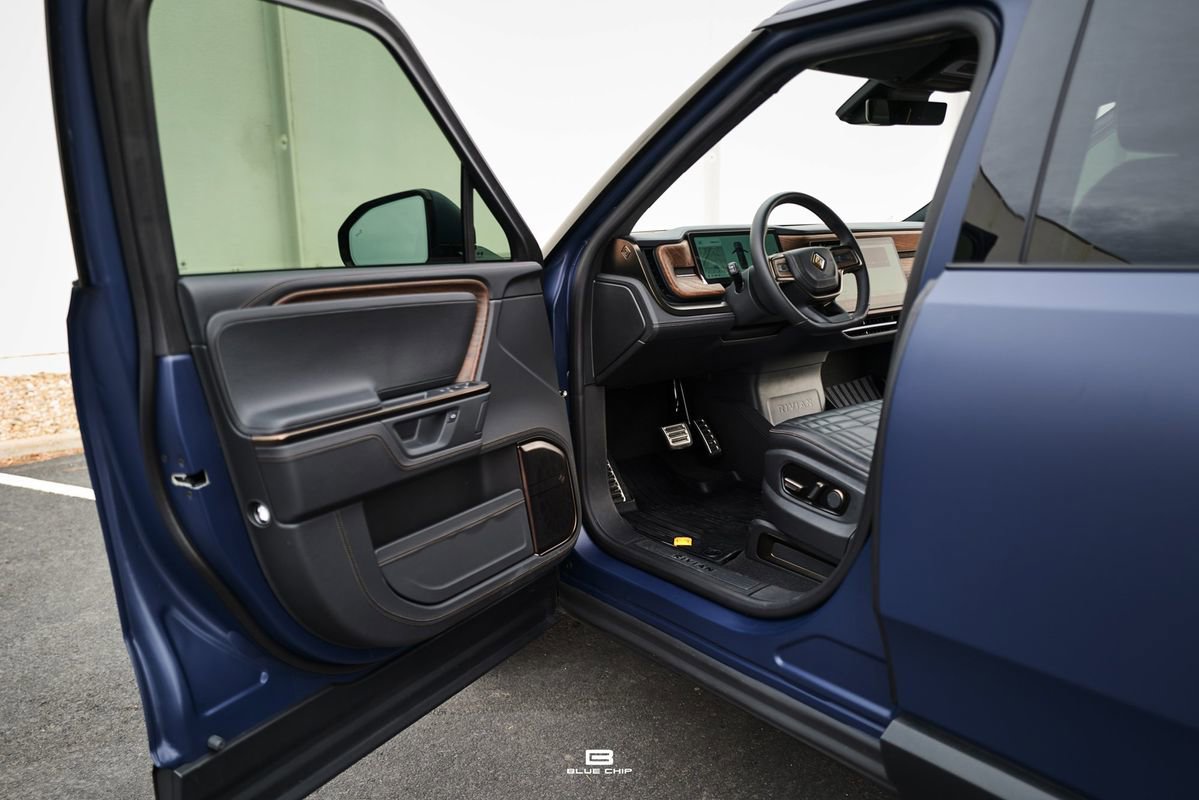 Used 2026 Rivian R1S Premium image 32