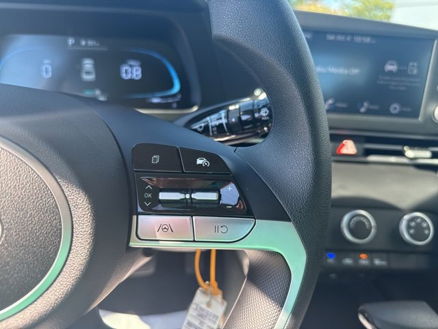 Certified 2025 Hyundai Elantra SE image 26
