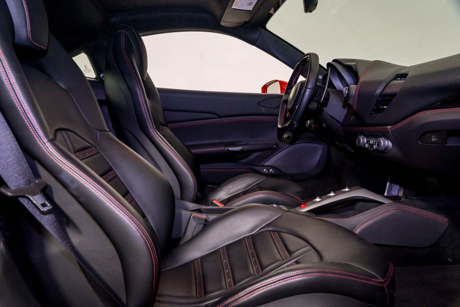 Used 2019 Ferrari 488 GTB RWD image 27