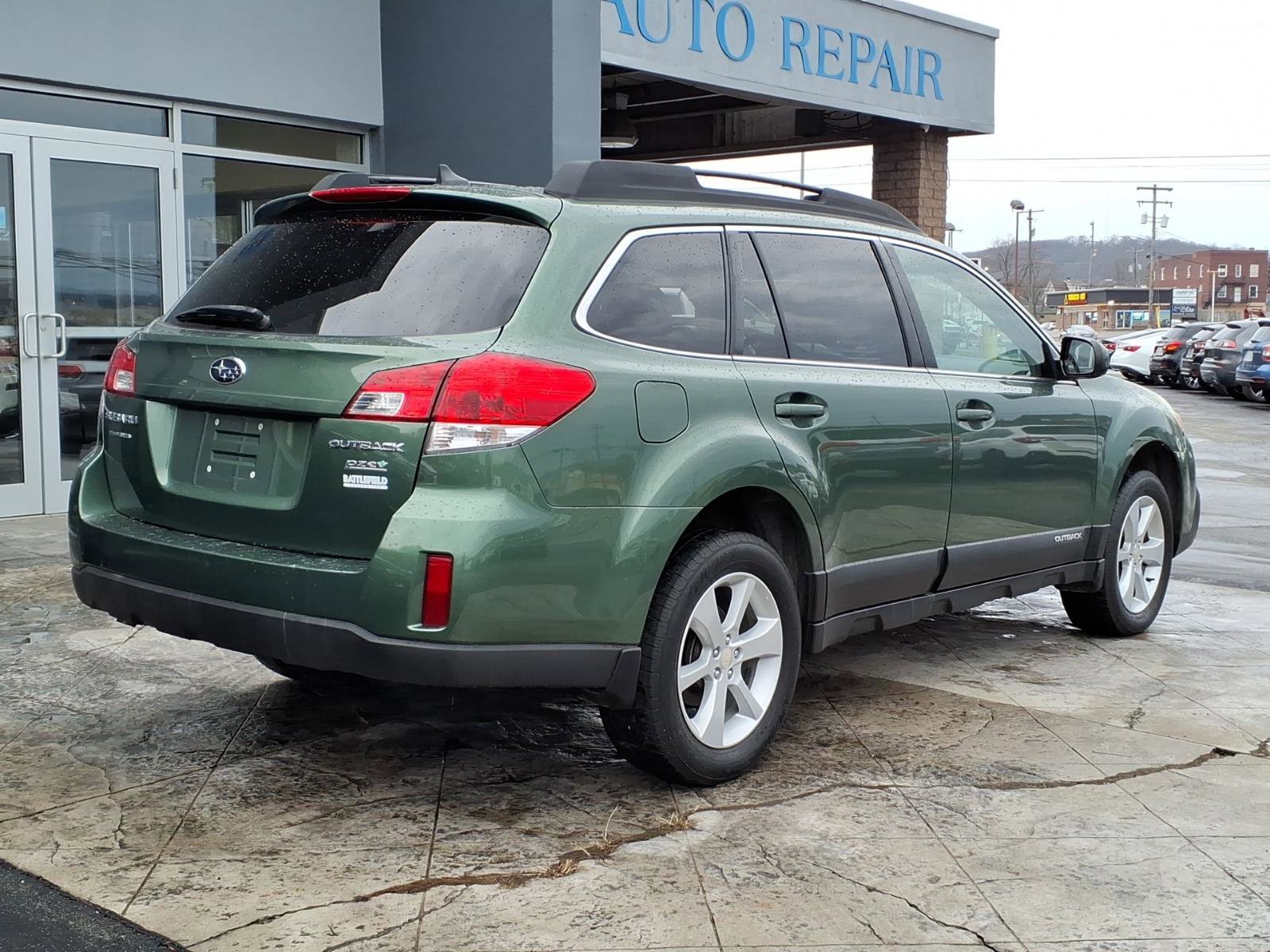Used 2014 Subaru Outback 2.5i Premium AWD/4WD image 3