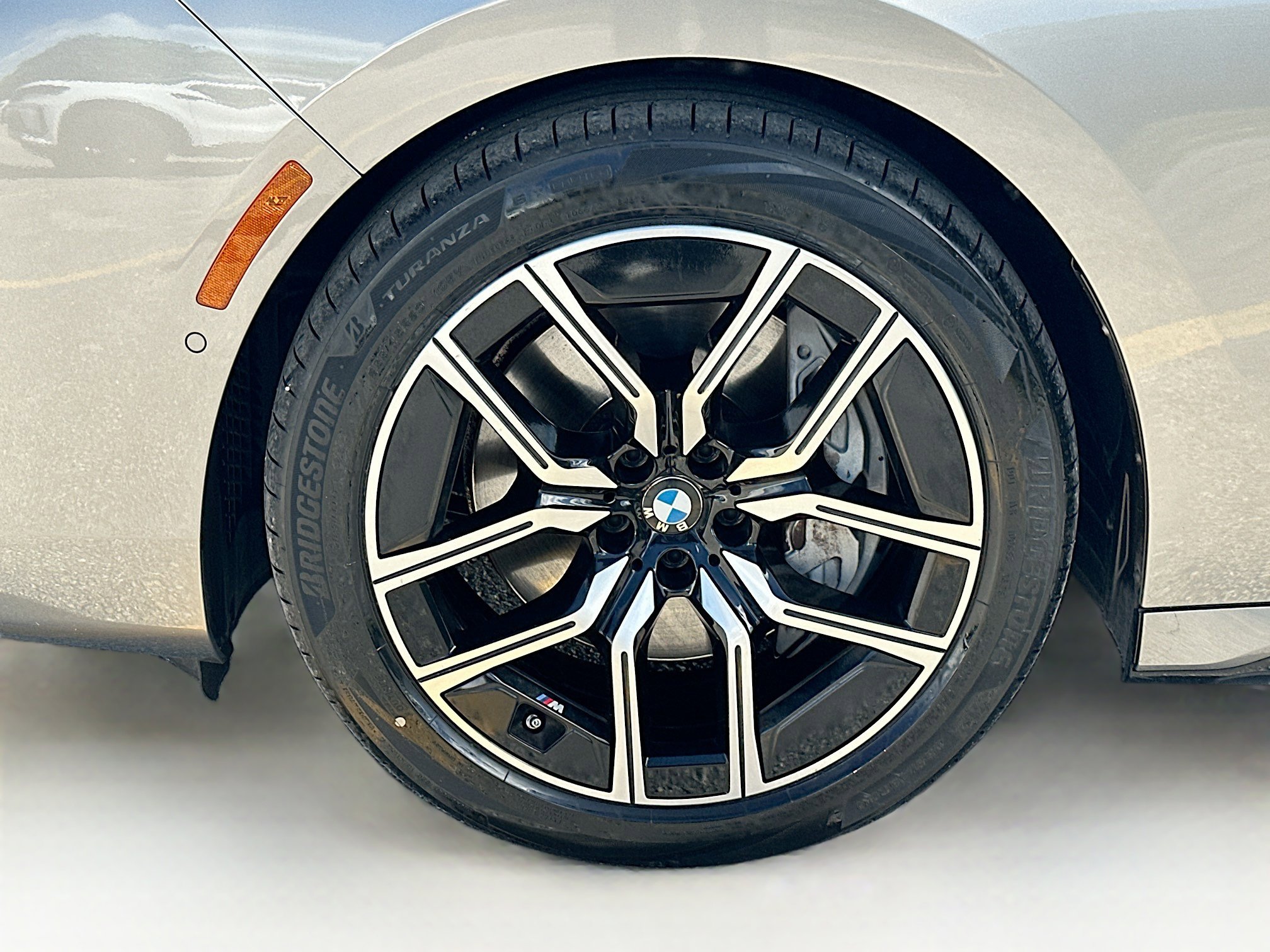 Used 2023 BMW 740i w/ Parking Assistance Package image 38