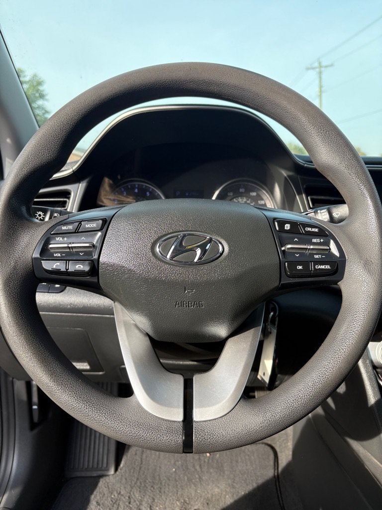 Used 2020 Hyundai Elantra SE w/ Cargo Package (C1) FWD image 16