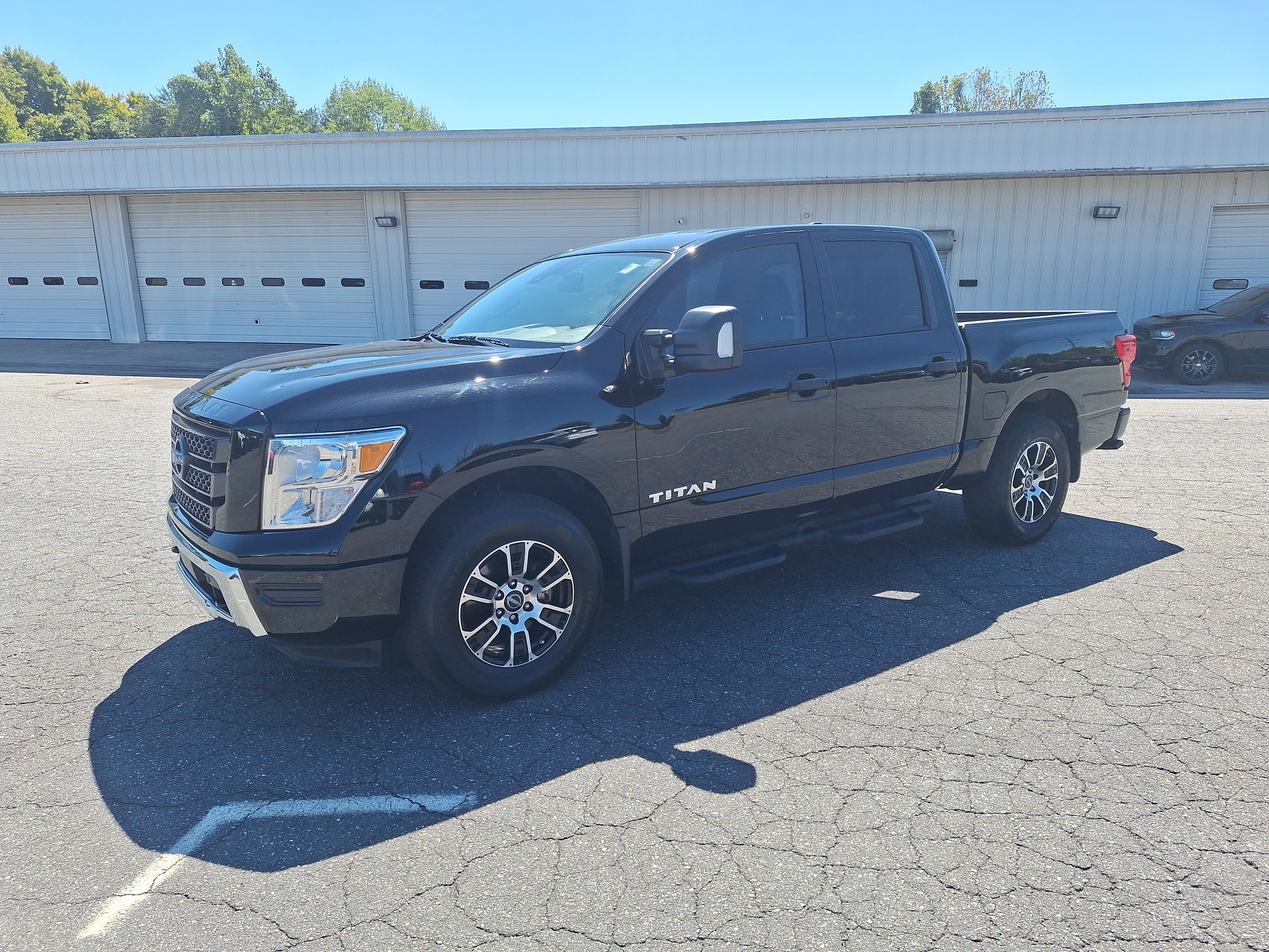 Used 2024 Nissan Titan SV w/ SV Convenience Package