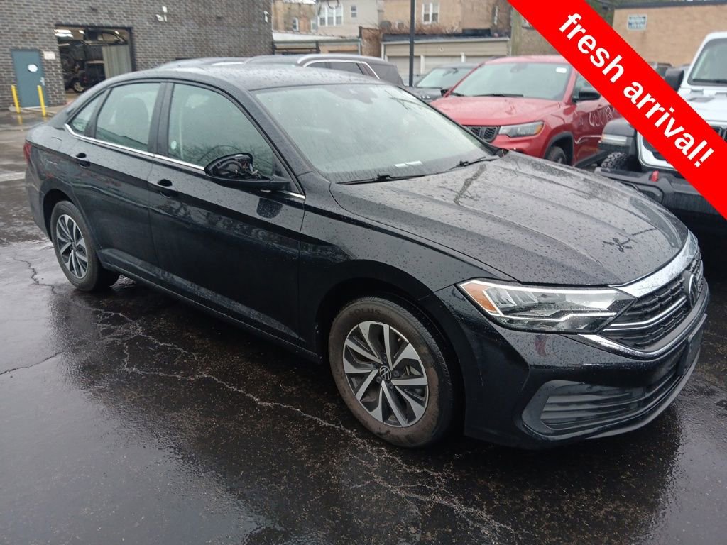 Used 2024 Volkswagen Jetta S image 2