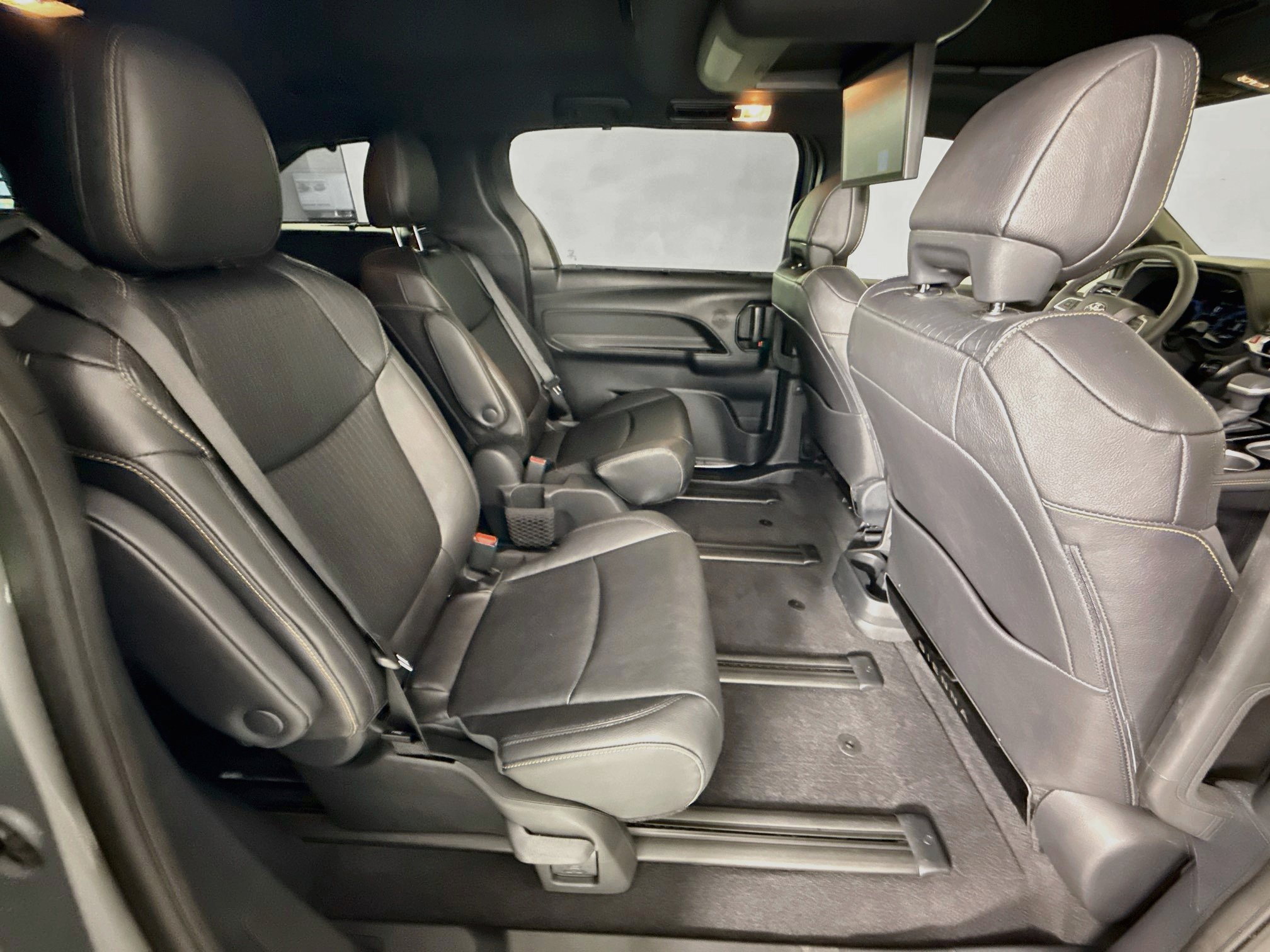 Used 2026 Toyota Sienna XLE Woodland Edition AWD/4WD image 26