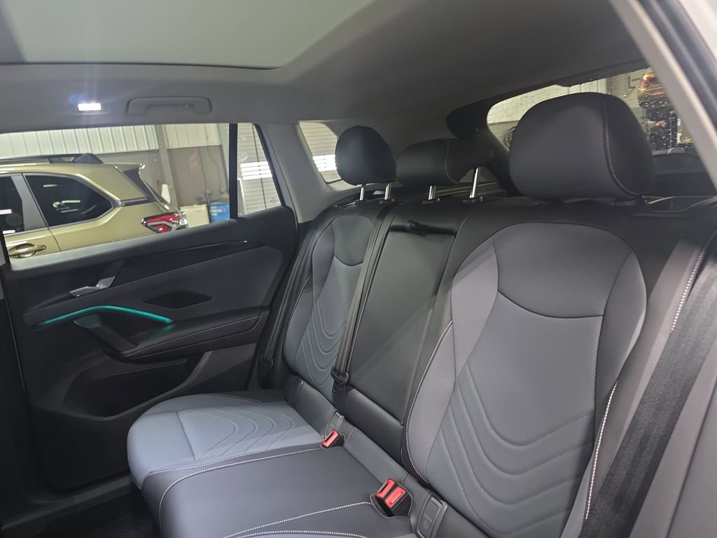 New 2026 Volkswagen Tiguan SE AWD/4WD image 11