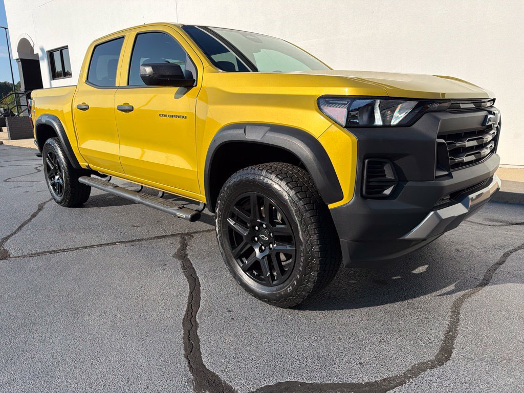 Used 2024 Chevrolet Colorado Trail Boss AWD/4WD image 3