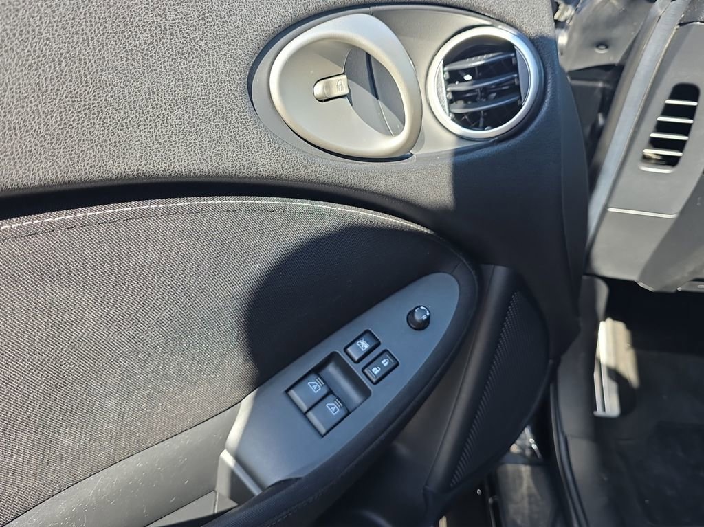 Used 2013 Nissan 370Z Roadster image 10