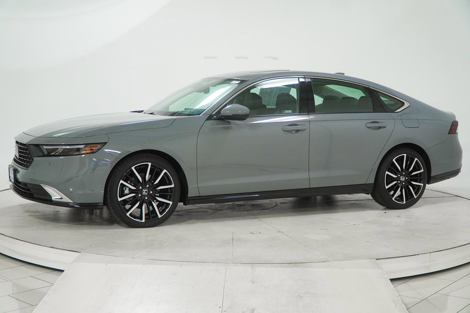 Used 2024 Honda Accord Touring image 5