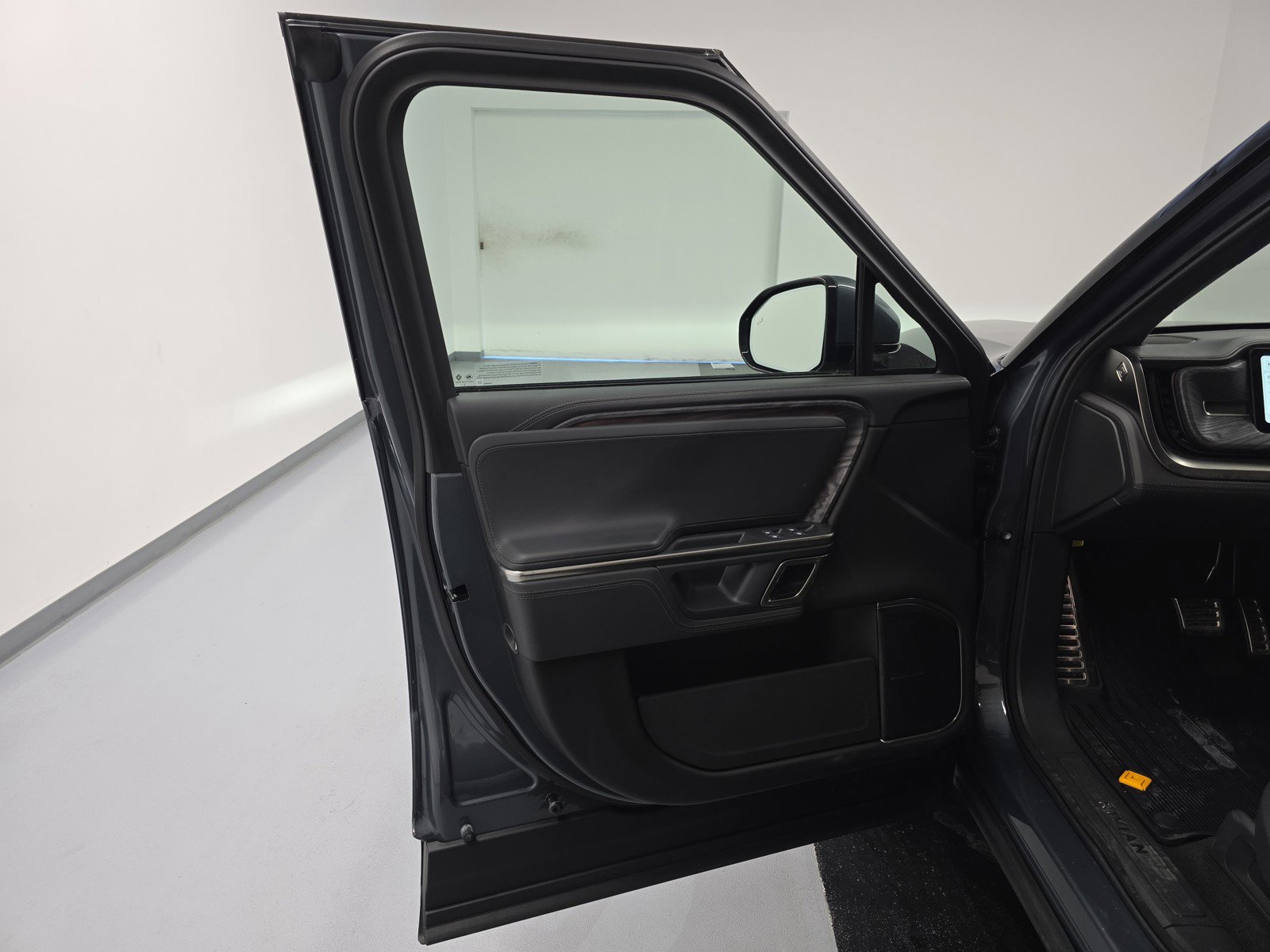 Used 2022 Rivian R1T Adventure image 16