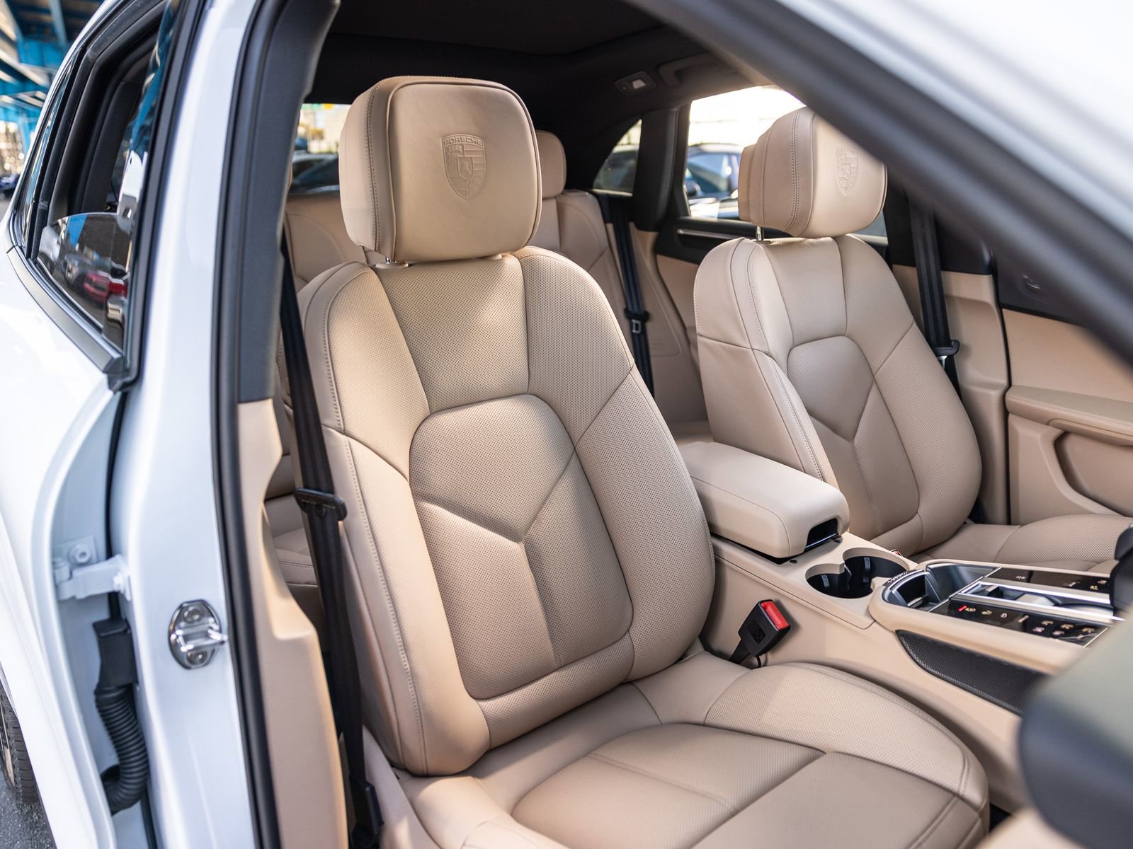 Certified 2025 Porsche Macan image 54