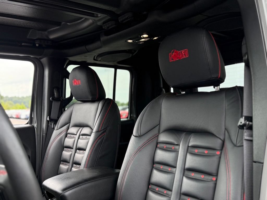 Used 2023 Jeep Gladiator Rubicon w/ Cold Weather Group AWD/4WD image 12