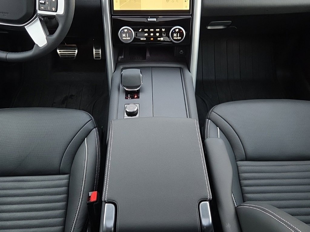 Certified 2024 Land Rover Discovery Dynamic SE image 20