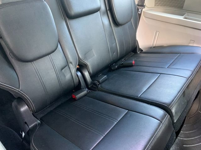 Used 2015 Chrysler Town & Country Touring FWD image 16