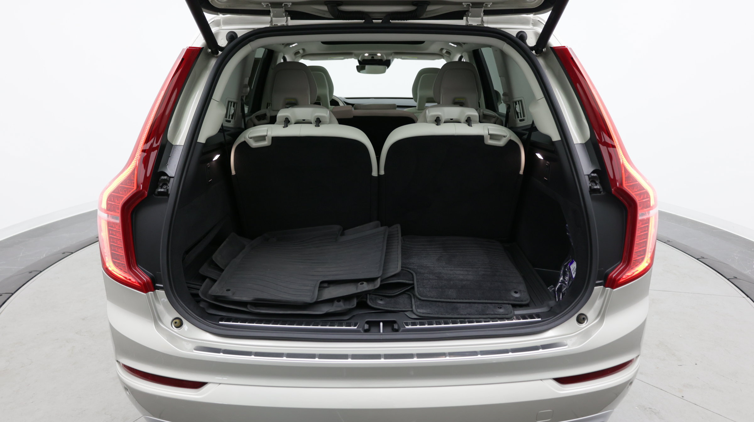 Used 2016 Volvo XC90 T6 Momentum w/ Momentum Plus Package AWD/4WD image 33