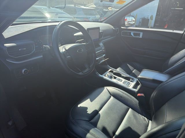 Used 2020 Ford Explorer XLT w/ Equipment Group 202A image 9