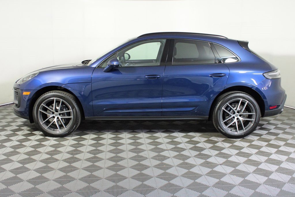 Used 2025 Porsche Macan image 2