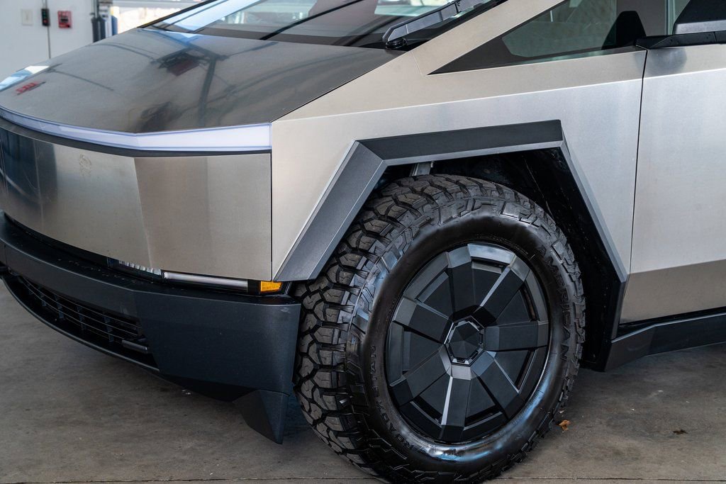 Used 2024 Tesla Cybertruck AWD Crew Cab image 12