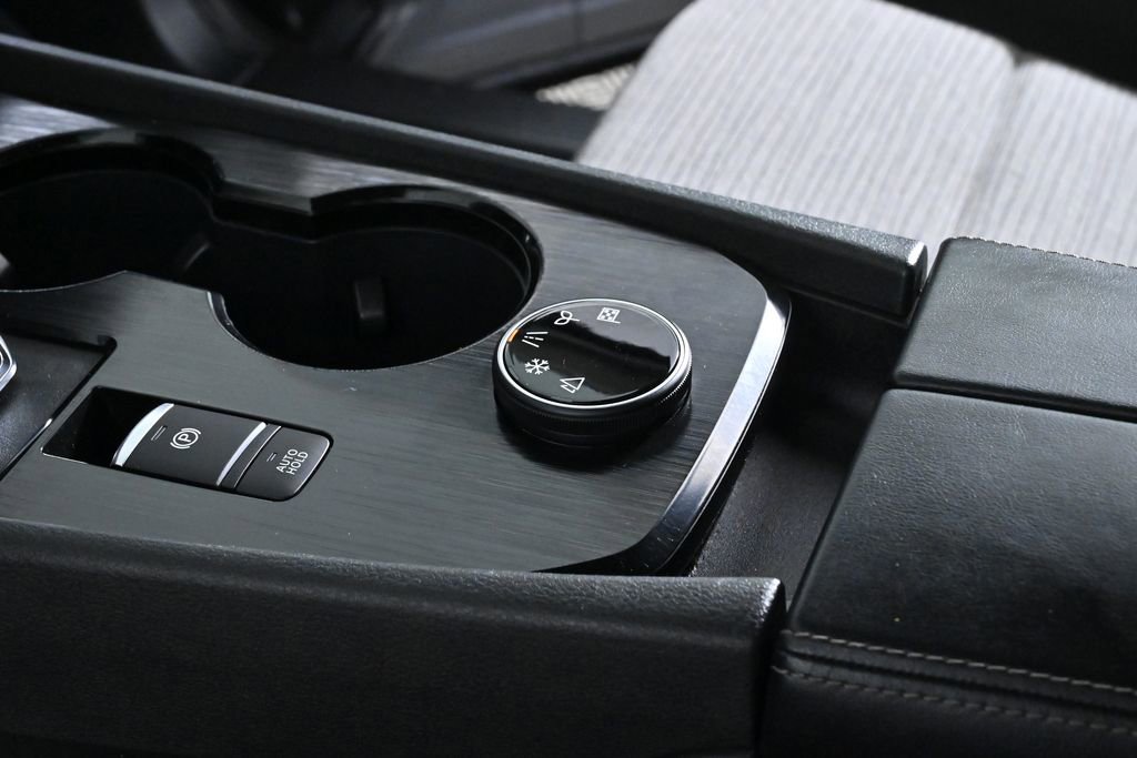 Certified 2022 Nissan Rogue SV image 21