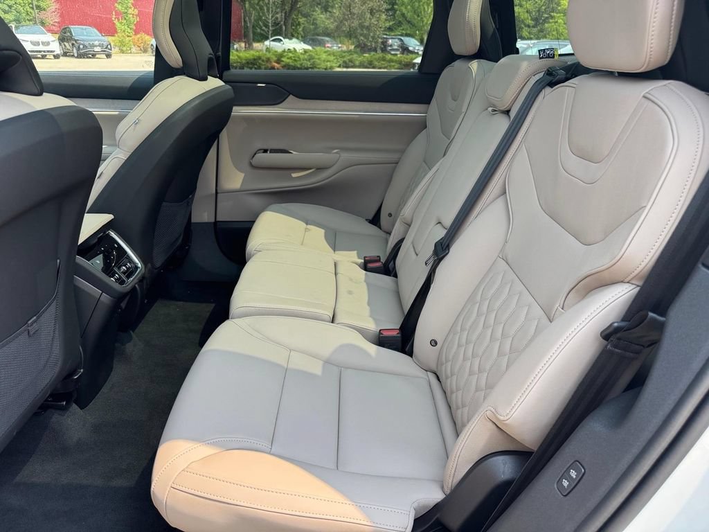 New 2025 Volvo EX90 Plus AWD/4WD image 8
