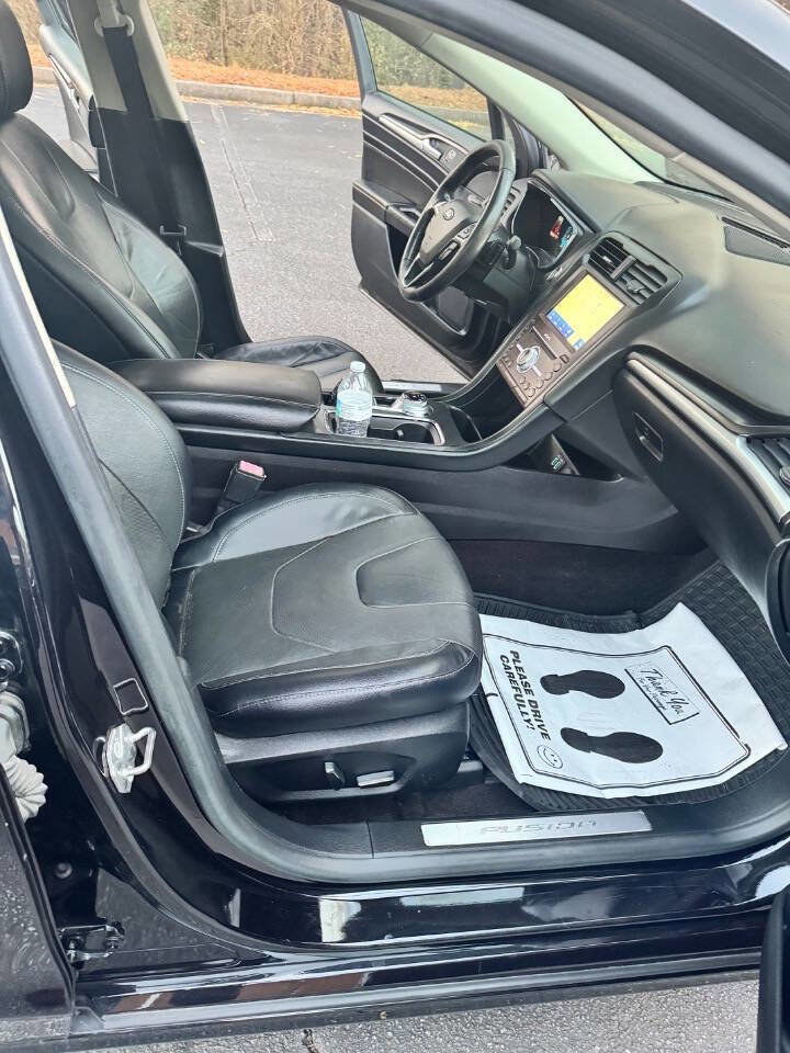 Used 2020 Ford Fusion Titanium image 32