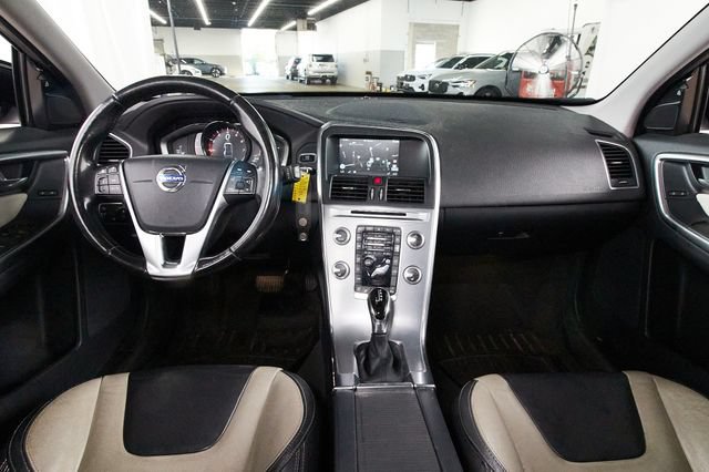 Used 2017 Volvo XC60 T6 Dynamic w/ Advanced Package AWD/4WD image 7