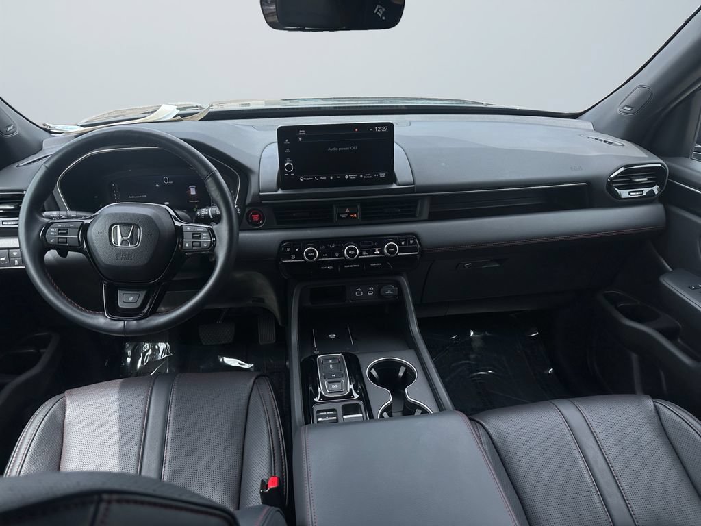 Used 2025 Honda Pilot Black Edition image 10