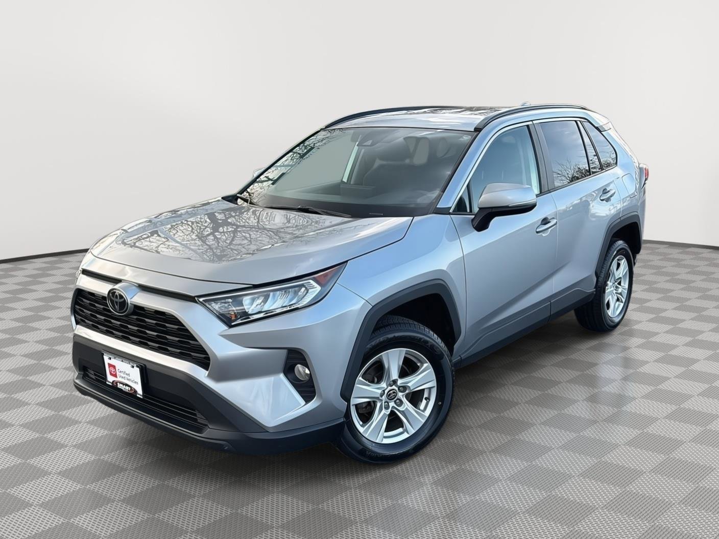 Used 2020 Toyota RAV4 XLE AWD/4WD image 1