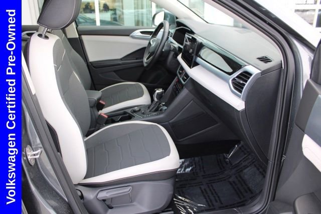 Used 2025 Volkswagen Taos SE image 16