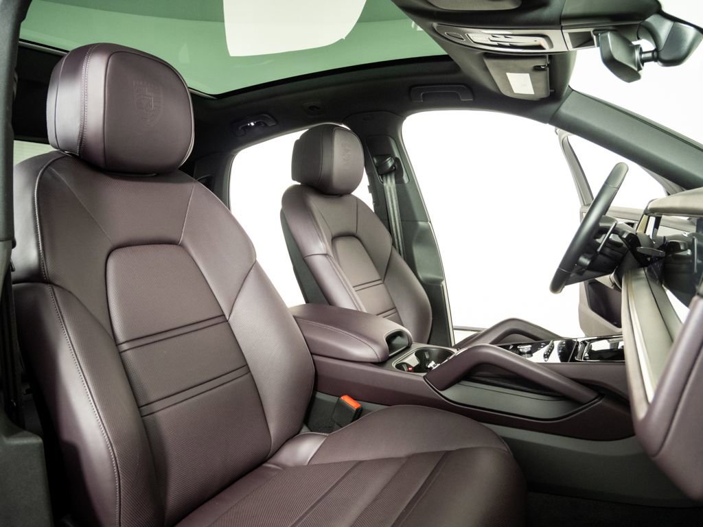 Used 2024 Porsche Cayenne S image 24