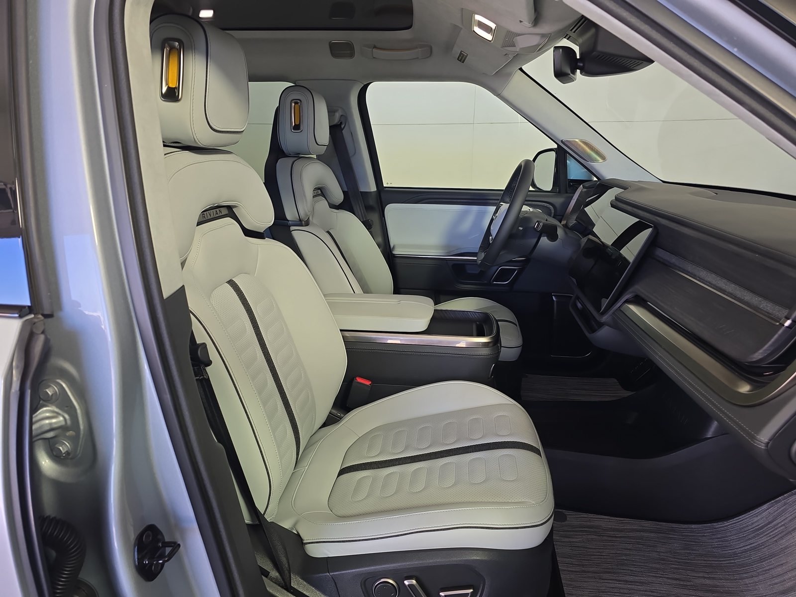 Used 2023 Rivian R1S Adventure Quad AWD/4WD image 23