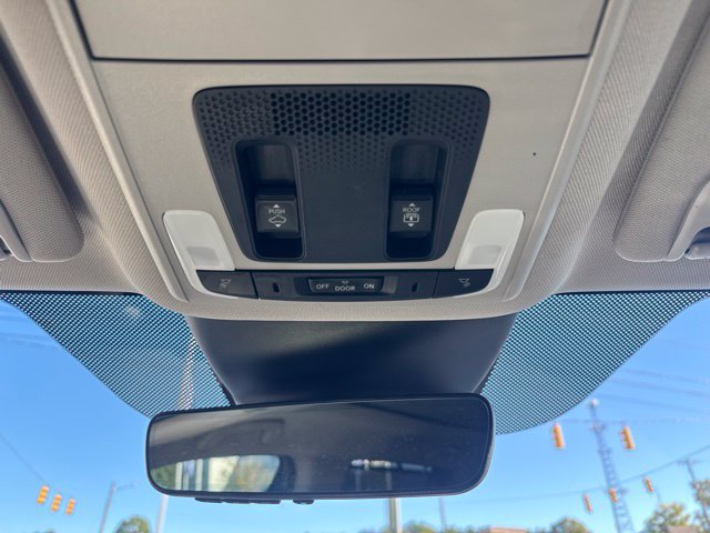 Used 2025 Honda Pilot Touring image 21