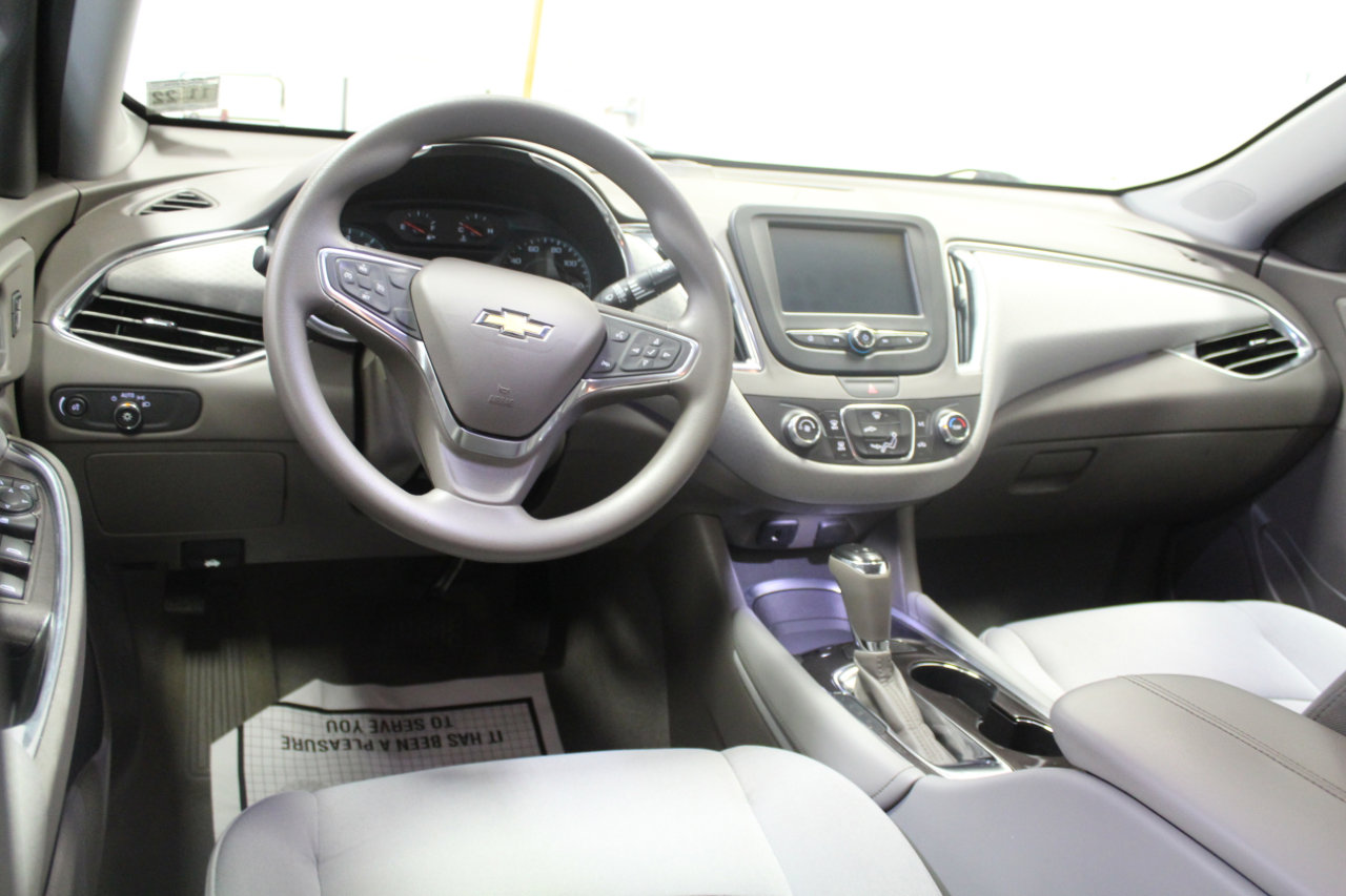 Used 2017 Chevrolet Malibu LT image 7