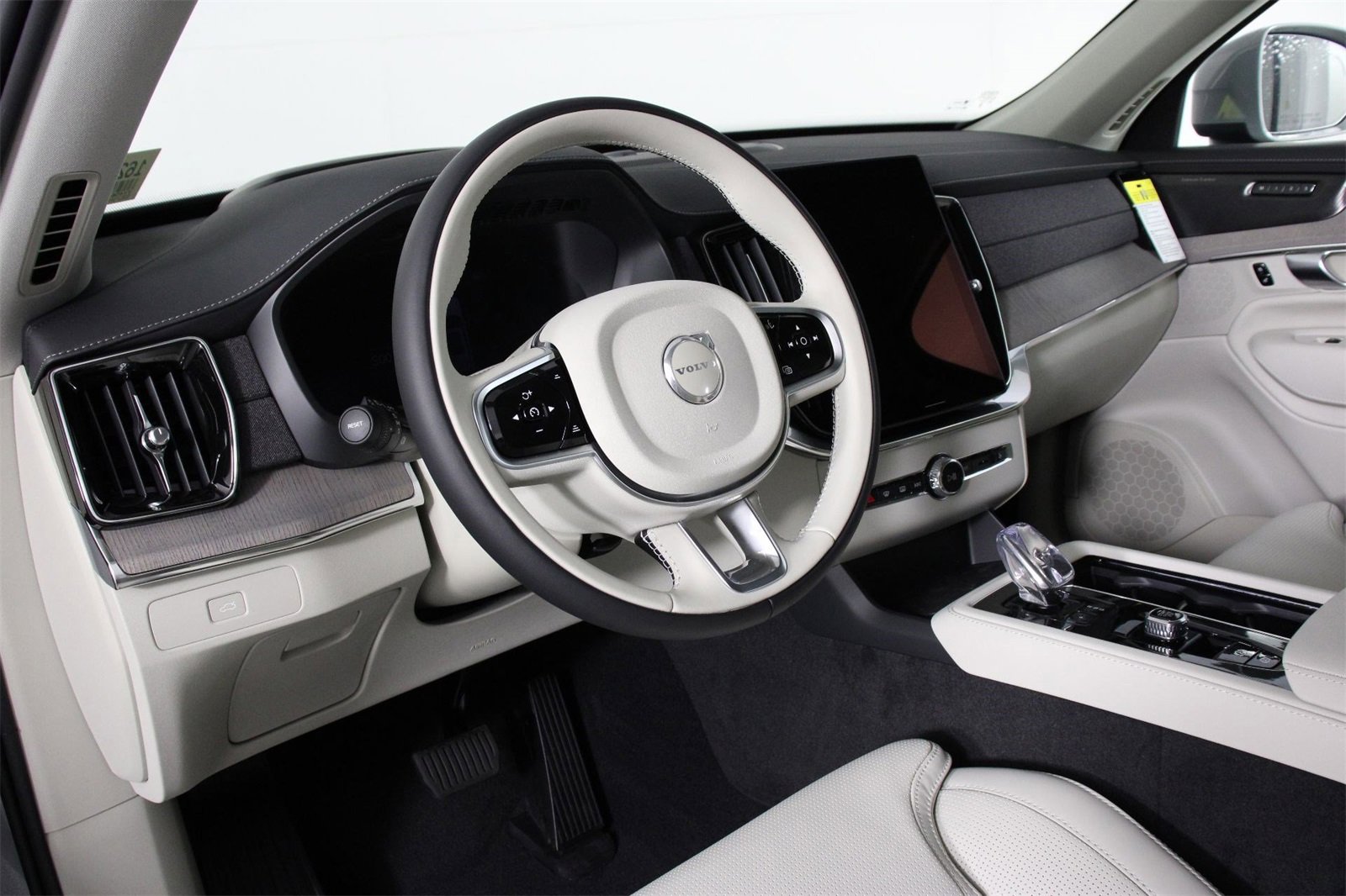 New 2026 Volvo XC90 B6 Ultra image 8