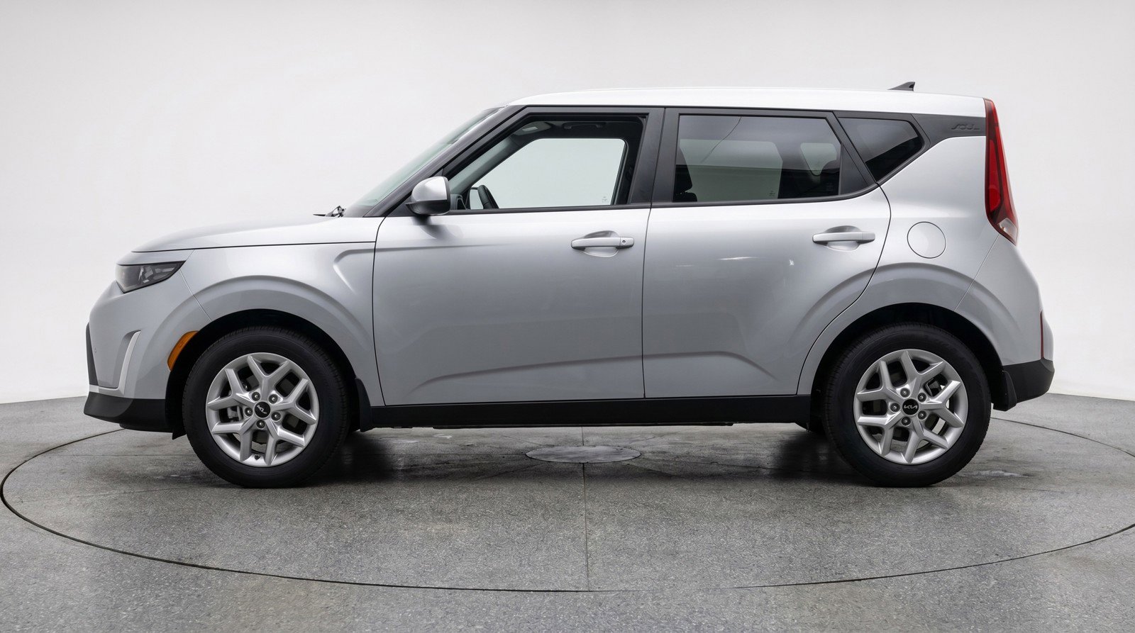 Used 2025 Kia Soul LX w/ LX Technology Package FWD image 5