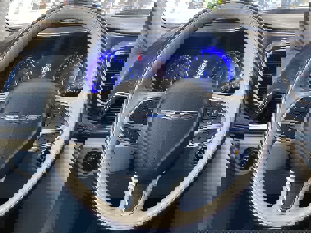 Used 2018 Chrysler Pacifica Limited image 17